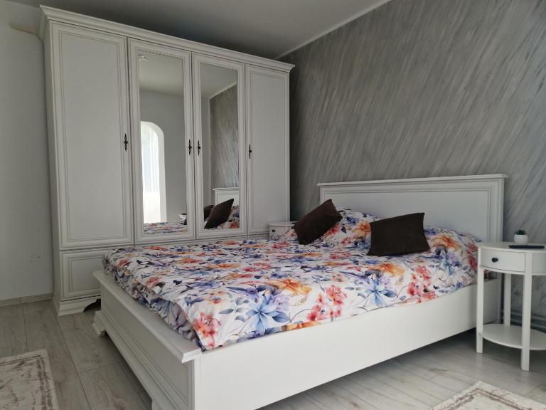 Anna's Crib - Bed and Breakfast Brăila