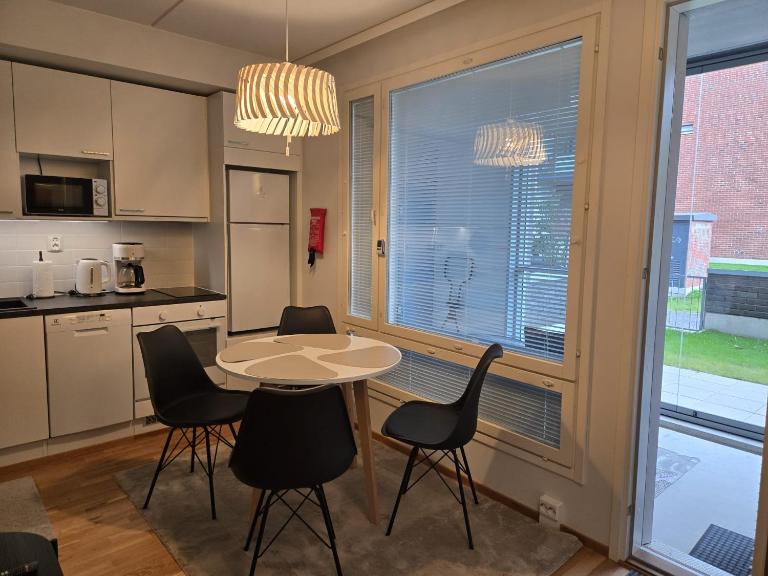 Nice and new apartment with own terrace and yard - Oulu, Limingantulli - B&B Oulu