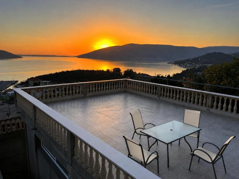 Golden View Apartments - B&B Zelenika
