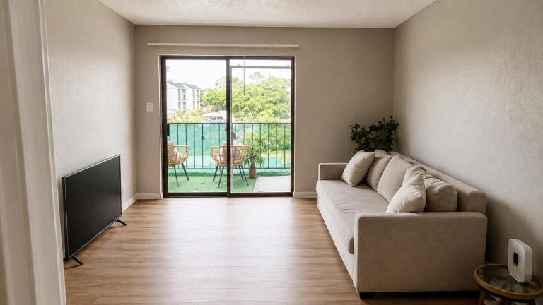 NRG - Medical Cntr - 2BR Walk to NRG - Pool Free Parking - B&B Houston