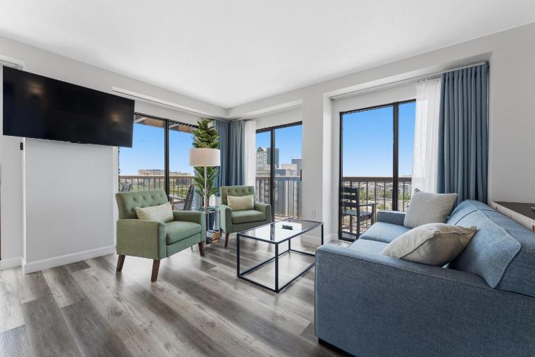 Fireworks View Getaway with Terrace and Kitchenette - Ferienwohnung Orlando