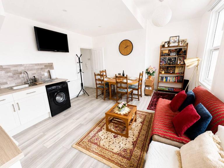 Free Parking Gloucester Rd 2-Bed Flat Sleeps 6 - B&B Bristol