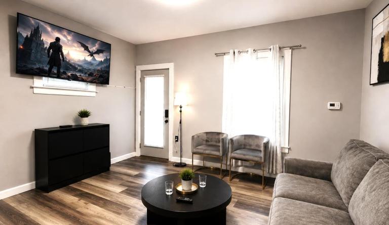 Charming Niagara Falls Home 3BR Sleeps 8 - B&B Niagara Falls