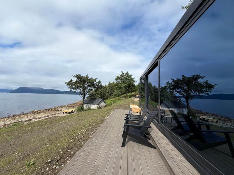 Hundeidvik Fjord Retreat - Fjord Suite with private sauna - B&B Hundeidvik