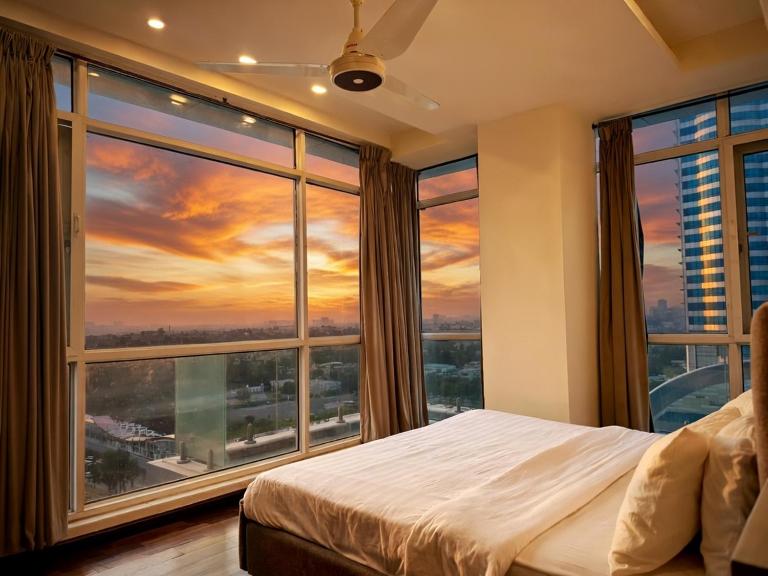 Presidential penthouse infront of Centaurus - Bed and Breakfast Islamabad
