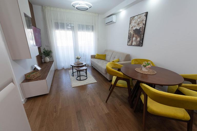 Lux apartment airport - Ferienwohnung Ledine