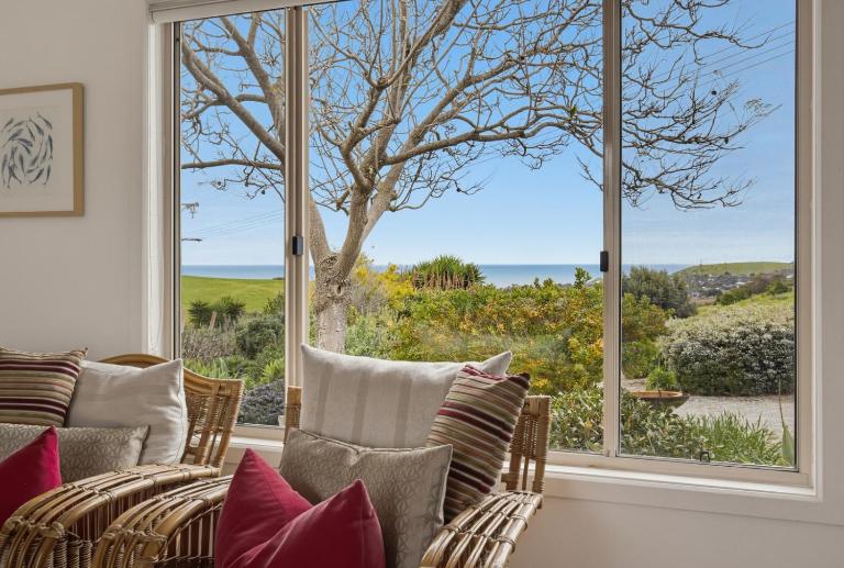 The Horizon on Willson, A Coastal Stay with Room to Breathe - B&B Normanville