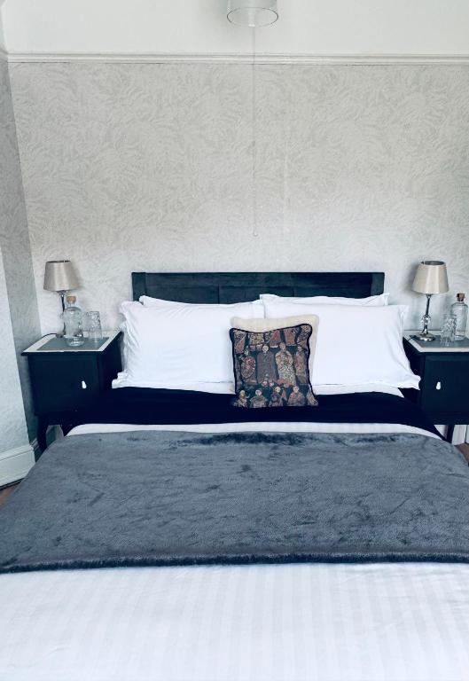Bright large double with sole use separate bath only no shower - Ferienwohnung Bexhill-on-Sea