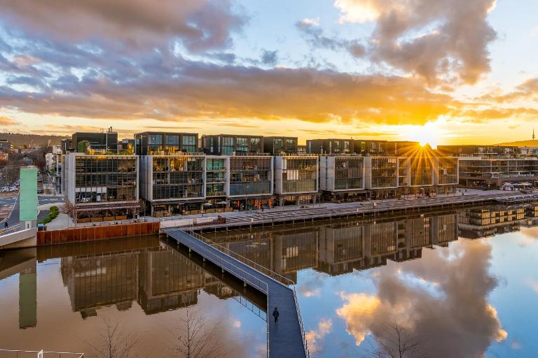 Comfy 2BA 2BR Kingston Foreshore Apartment - Hosted by Canstay - Bed and Breakfast Kingston