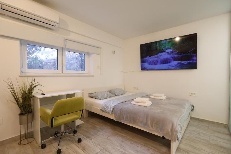 Cozy Ground Level Studio - B&B Sesvete