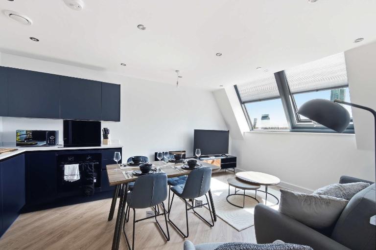 Modern 1 Bedroom Apartment in Central Birmingham - Bed and Breakfast Birmingham