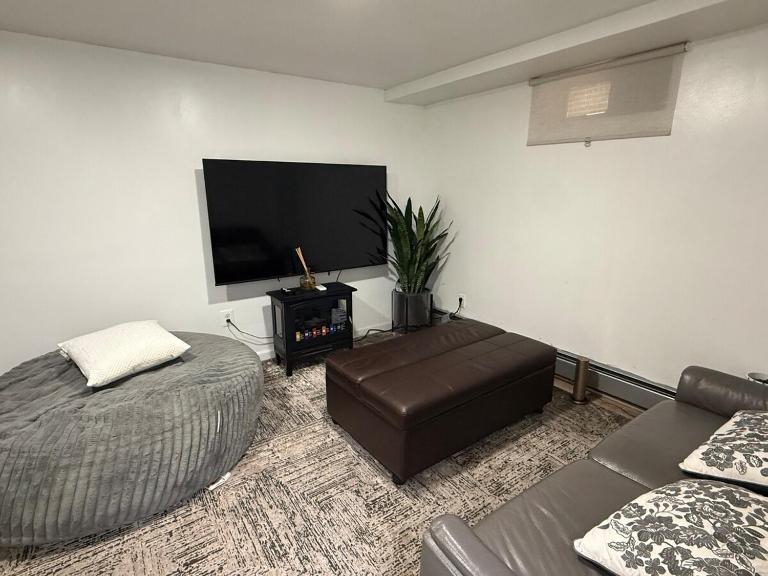 Exquisite & Delectable 1 Bedroom - B&B Elmont