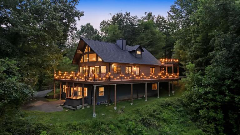 King of Mountain Views Hot Tub Grill Games - B&B Gatlinburg