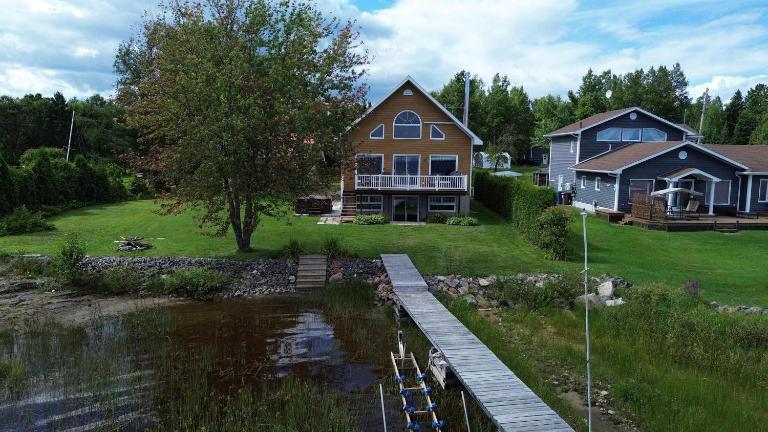 Waterfront chalet - Le Grand Heron-Bleu - B&B Saint-Félicien