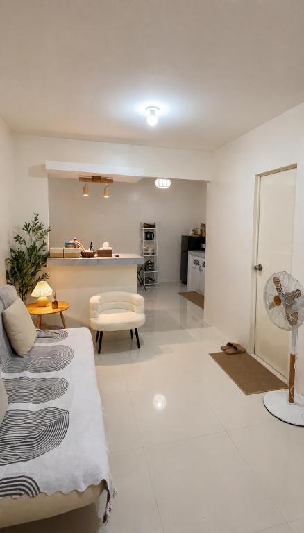 Casa Josefita - Japandi Inspired Unit - Bed and Breakfast Bantug