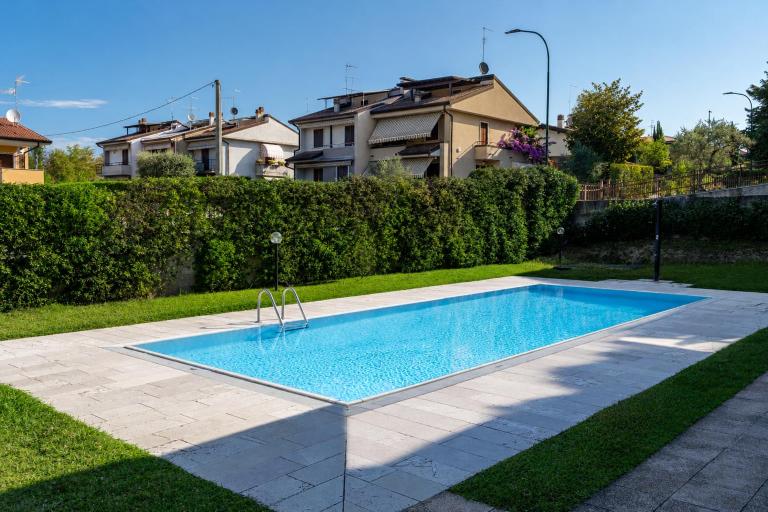 Elegant Apartment with Pool on Lake Garda - Ferienwohnung Peschiera del Garda