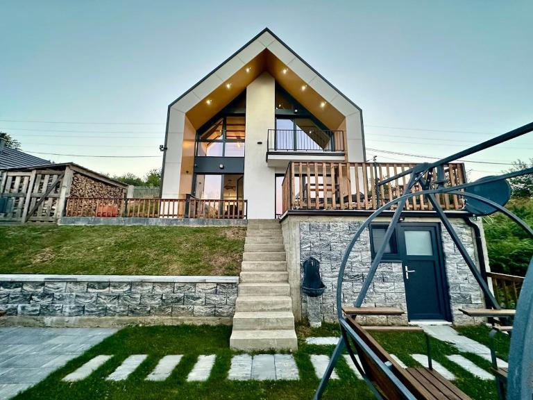 Modern cabin with stunning mountain views - Bed and Breakfast Prizren