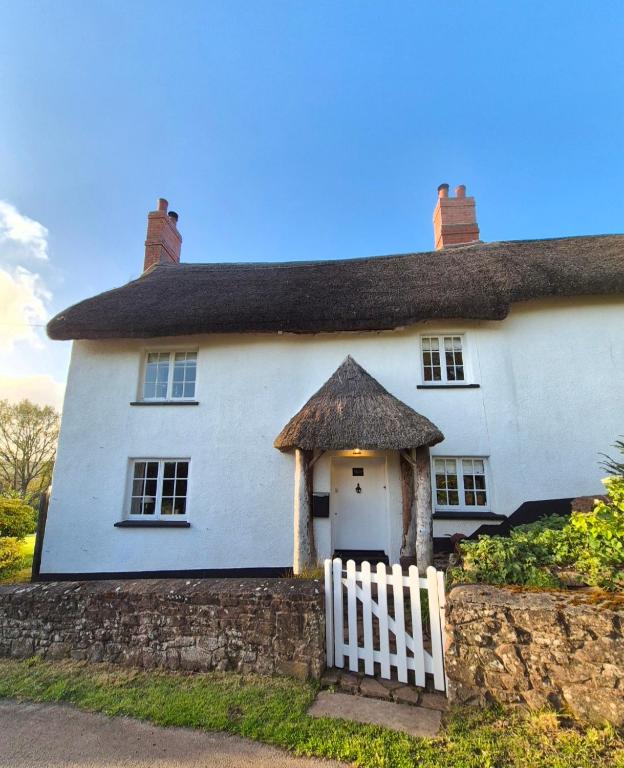 Hidden Stair at Middleways Cottage - Chambres d'hôtes Sandford