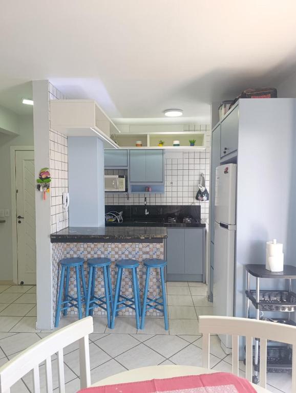 APTO 50M PRAIA- 4 PESSOAS, WIFI, SACADA, CHURRASQUEIRA, GARAGEM PARA VEICULOS PEQUENOS - Residencial Roveda - B&B Bombinhas