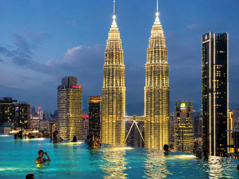 Moon-Night Eaton Residences At KLCC - Bed and Breakfast Kuala Lumpur