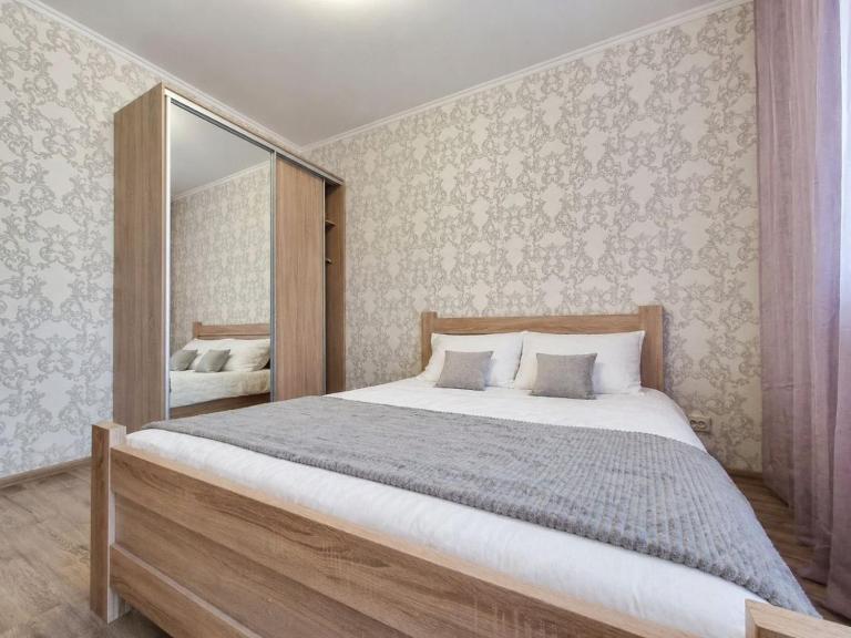 Панорамний Краєвид на Озеро Позняки Жк Лебединий - B&B Kyiv