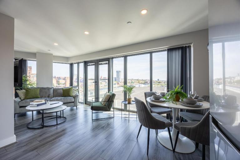Waterview 2 Bd Apt | Royal Albert Dock & M&S Arena - B&B Liverpool