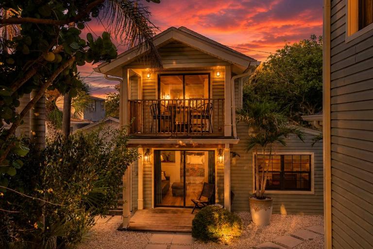 On the Beach Retreat Sleeps 6 - B&B Clearwater Beach