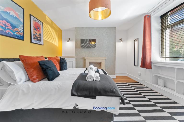 Large Retreat Perfect for Big Groups & Leisure - B&B Newport