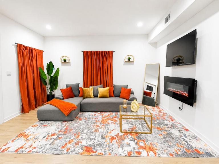 Modern Houston Retreat Near TMC and NRG Sleeps 8 - B&B Houston