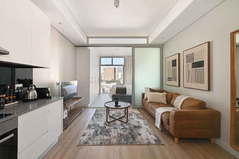 Noor 1BD Stylish Cape Town Apartment with Mountain & City Views - B&B Cape Town