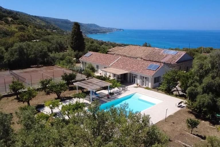 Capovillas -Villa Armonia with private pool near Tropea - B&B Zambrone