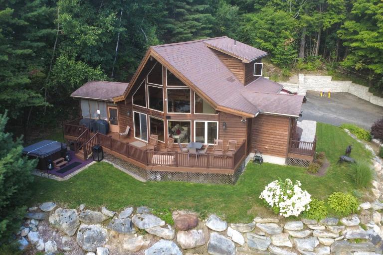 Hot Tub, Lake Views! All-Season Hinsdale Haven - B&B Hinsdale