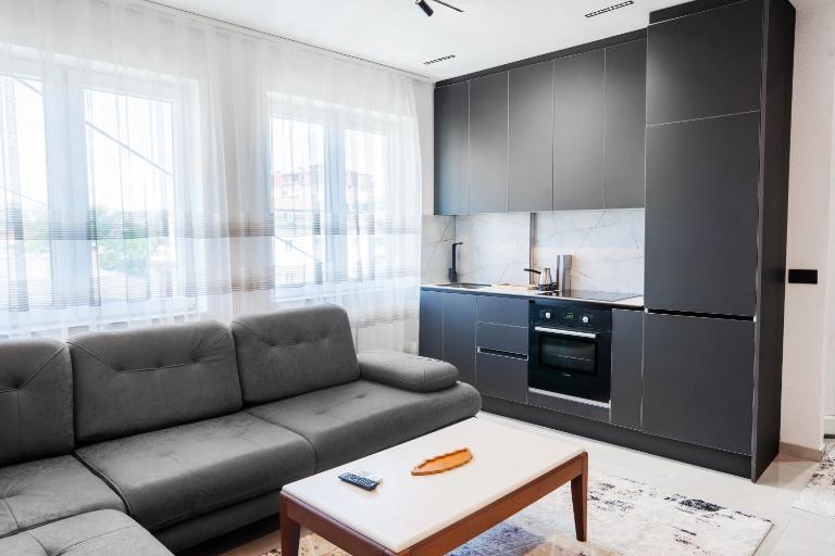 Maris Apartment - Main Square - Chambres d'hôtes Pristina