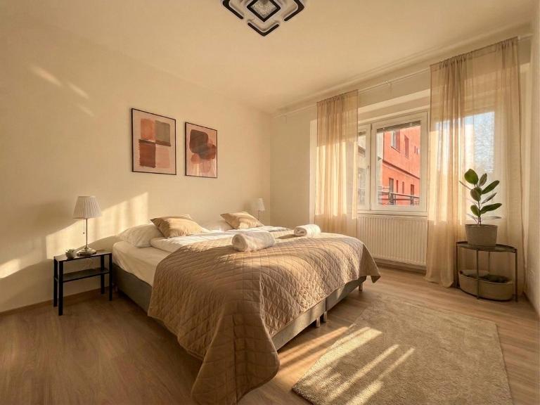 Spacious 3BR Apartment near Metro - Ferienwohnung Prag