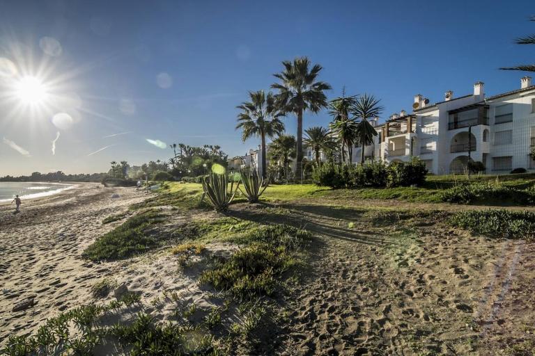 Hb - Comfortable Beachfront Holiday Apartment - Chambres d'hôtes Estepona