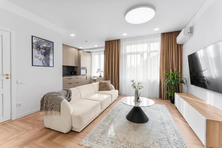 City Centre Apartment with Cathedral View, Self Check-in - B&B Šiauliai