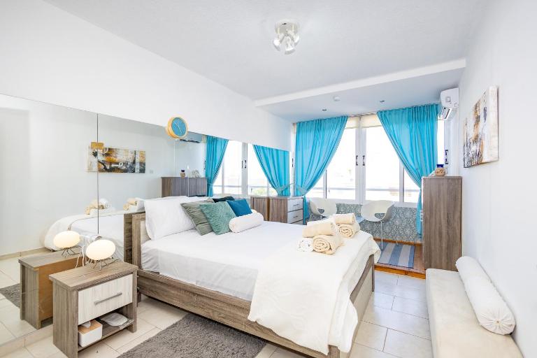 Artemis Salt Lake 3BR Apartment Mackenzie - B&B Larnaka