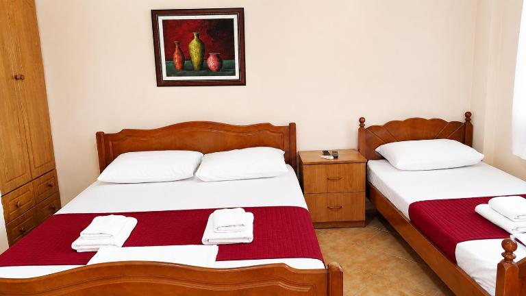 Petros Garden House - B&B Himarë