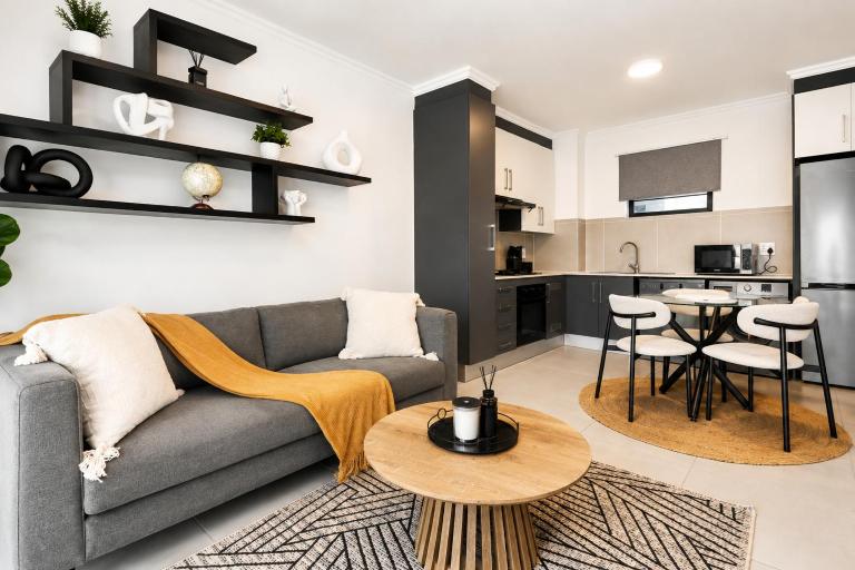 Modern 1-Bed Escape with Pool & Gym - B&B Ballito