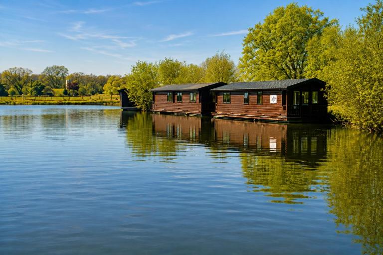 Yare River Lodge Houseboat - B&B Stalham