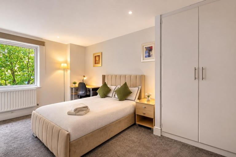 Canary Wharf Stays, Ensuite Room - B&B London