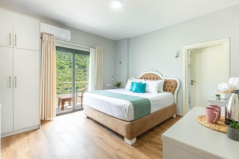 Sea Breeze Suite 22 Llaman - Free Parking - Bed and Breakfast Himarë