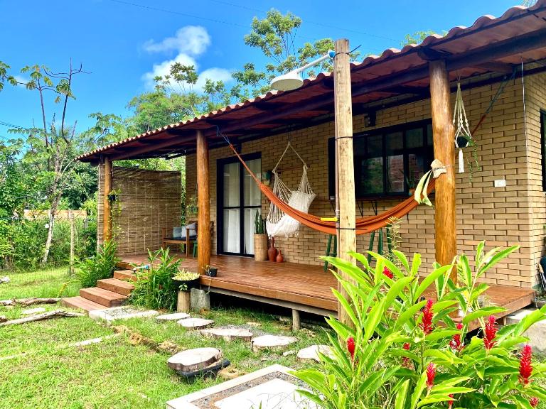 Casa Raiz 2 Moreré - jardim, deck e rede a 3min da praia - B&B Moreré