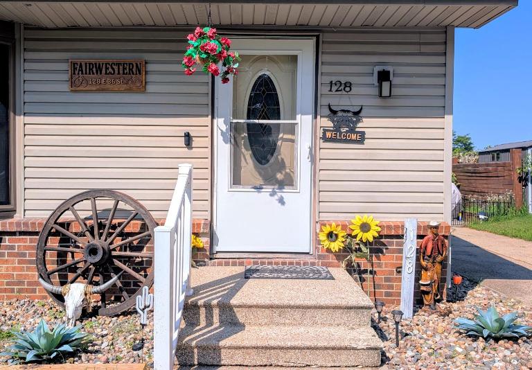 By State Fair 5 bedrooms 2 baths - B&B Des Moines
