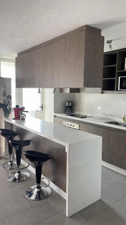 Amplio departamento de 2 dormitorios junto a Parque Arauco - Ferienwohnung Santiago