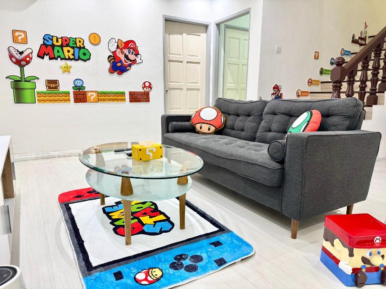 JK Mario Fun Semi D 6BR 6Bath 6Carpark 18Pax - Bed and Breakfast Kuching