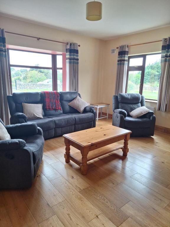 Charming 3BR Country Home Near Swinford - B&B Cloonlara