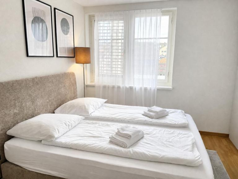 Charming Riverside Studio - Stork 41 - B&B Zurich