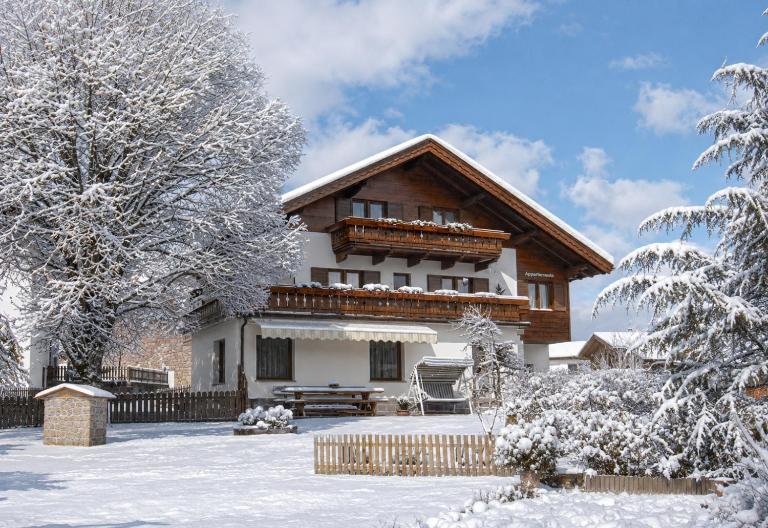 Residence Linde - Ferienwohnungen & Apartments - B&B Kastelruth
