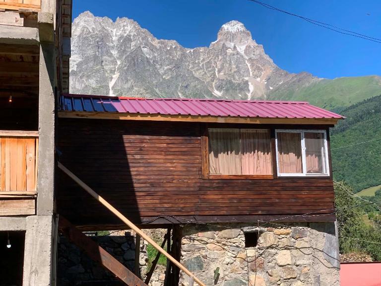 Terrassa Tvebishi - Bed and Breakfast Mestia